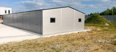 Garaż z płyty warstwowej — realizacja Systal-Blach nr 2