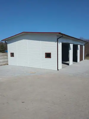 Garaż z płyty warstwowej — realizacja Systal-Blach nr 3