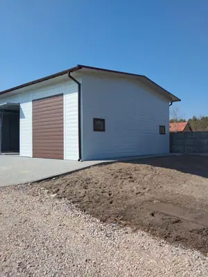 Garaż z płyty warstwowej — realizacja Systal-Blach nr 4