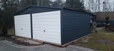 Garaż z płyty warstwowej — realizacja Systal-Blach nr 7